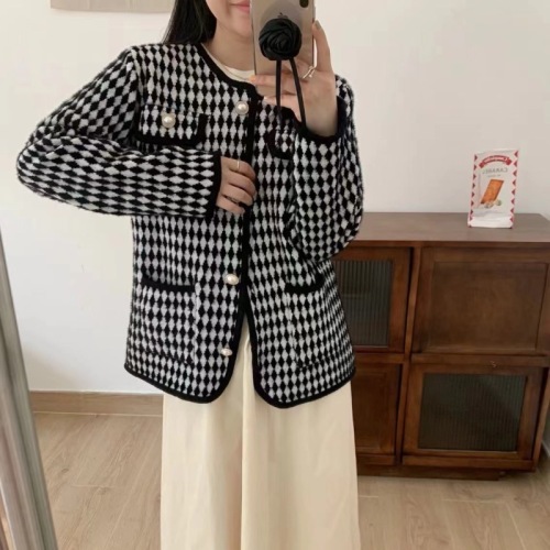 Loose version of French socialite black and white checkered small fragrant style short coat for women 2024 spring and autumn new knitted cardigan top