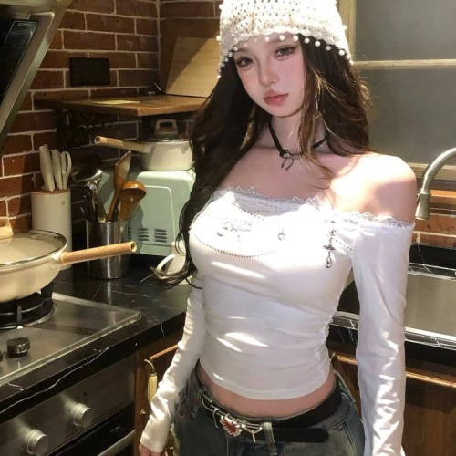 Minami Rika's waist and hip sniper one-shoulder pure lust lace T-shirt for women in early autumn tight long-sleeved slimming sweet top