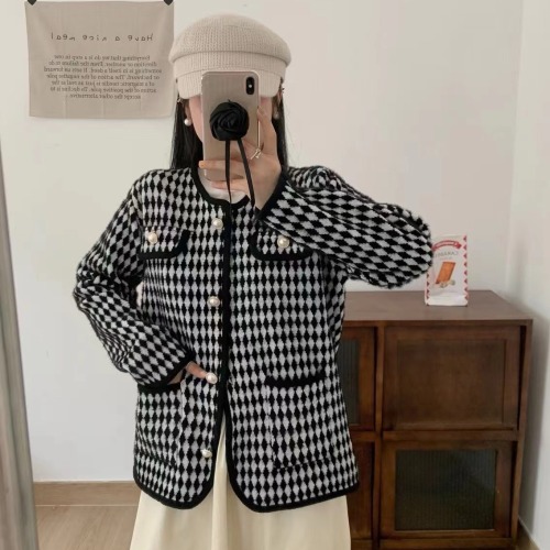 Loose version of French socialite black and white checkered small fragrant style short coat for women 2024 spring and autumn new knitted cardigan top