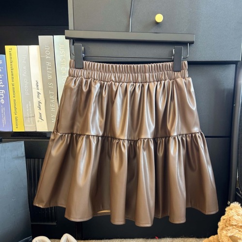 Real shot of autumn and winter PU leather skirt new hot girl leather skirt high waist slimming A line cake small leather skirt skirt