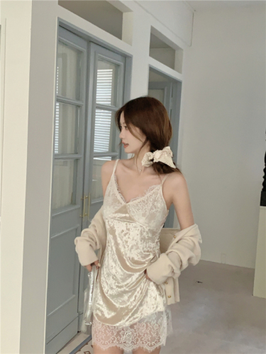 Real shot of Pure Desire Heavy Industry Lace Splicing Mid-Length Camisole in Autumn with Slimming Top and Bottoming Skirt