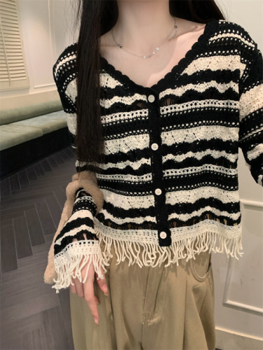 Real shot of retro design tassel V-neck lazy sweater for women autumn sweet and spicy age-reducing slimming top