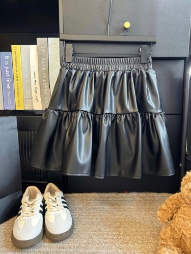 Real shot of autumn and winter PU leather skirt new hot girl leather skirt high waist slimming A line cake small leather skirt skirt