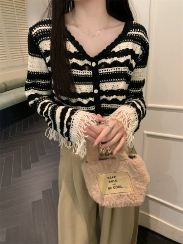 Real shot of retro design tassel V-neck lazy sweater for women autumn sweet and spicy age-reducing slimming top