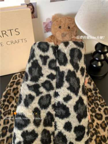 Actual shot of 2024 new autumn and winter retro temperament leopard print woolen skirt for women with high waist and slimming A-line skirt