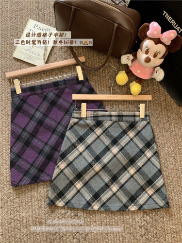 Actual shot of 2024 autumn and winter new retro high-waisted woolen plaid skirt for women thickened hip-covering A-line skirt