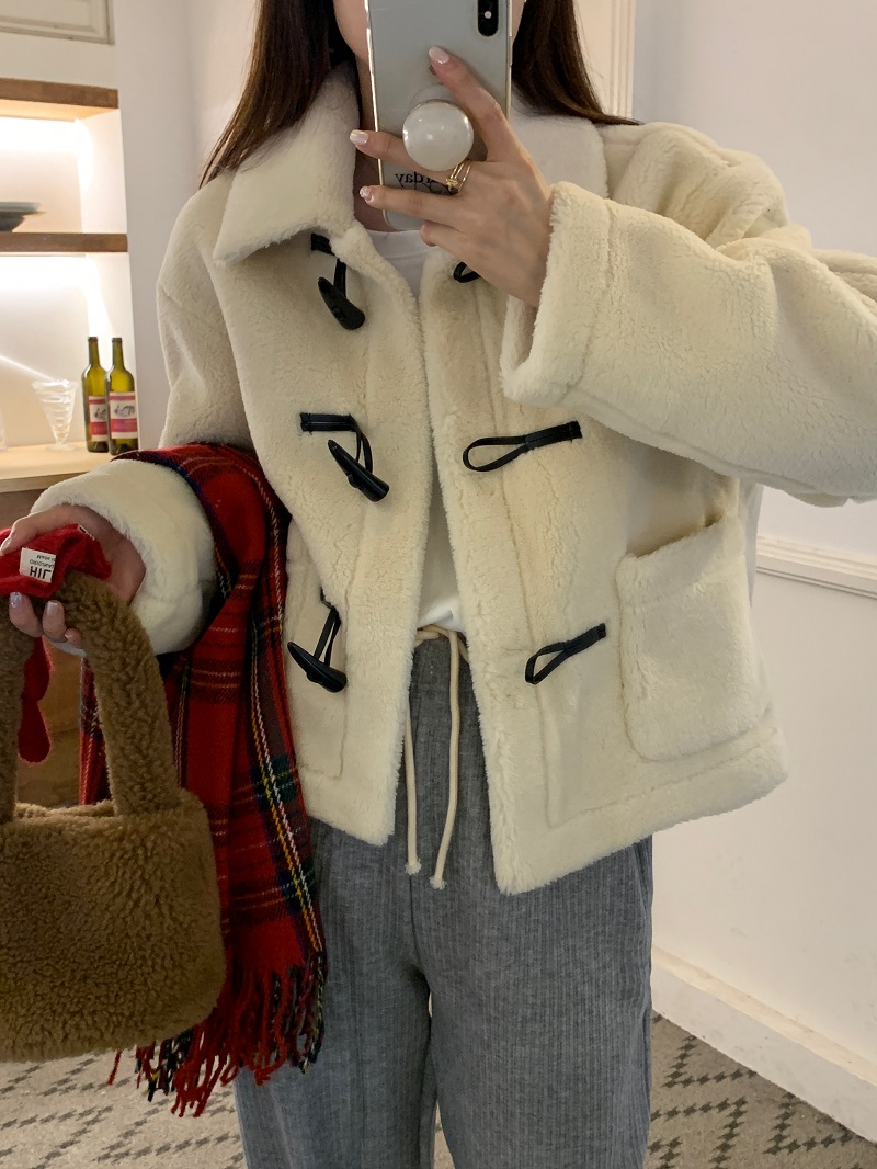 Actual shot of Korean style lazy warm fur all-in-one lamb velvet horn button loose short jacket for small people