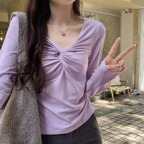 Actual pictures of early autumn design twist pleated v-neck bottoming shirt for women 2024 new temperament hot girl short long-sleeved T-shirt