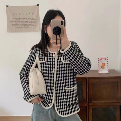 Loose version of French socialite black and white checkered small fragrant style short coat for women 2024 spring and autumn new knitted cardigan top