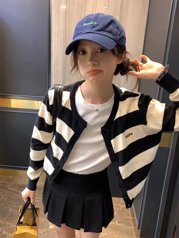 Contrast color striped long-sleeved knitted cardigan jacket early autumn women's 2024 new style foreign style unique top