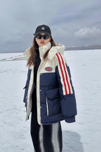 Duck and duck same style 2024 new winter style contrasting color fashionable down jacket for women loose thickened warm cotton jacket trendy