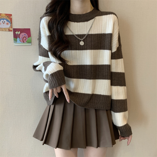 Actual shot of new Korean style loose round neck contrast color sweater and sweater