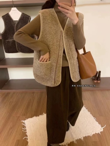 Korean chic2024 autumn and winter temperament lamb wool short coat vest and fur integrated vest