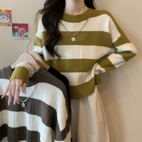 Actual shot of new Korean style loose round neck contrast color sweater and sweater