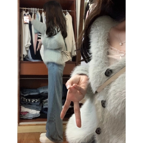 Soft, lazy, gentle style sweater for women, autumn and winter high-end plush cardigan jacket, single-breasted V-neck long-sleeved top