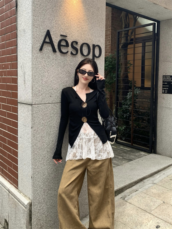 Designed black top with lace inner + American retro high-waisted jeans