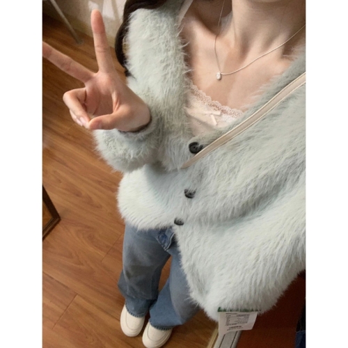 Soft, lazy, gentle style sweater for women, autumn and winter high-end plush cardigan jacket, single-breasted V-neck long-sleeved top