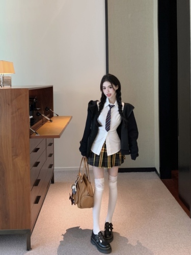 Real shot!  College age-reducing sweatshirt cardigan hot girl waist shirt pleated skirt three-piece autumn suit for women