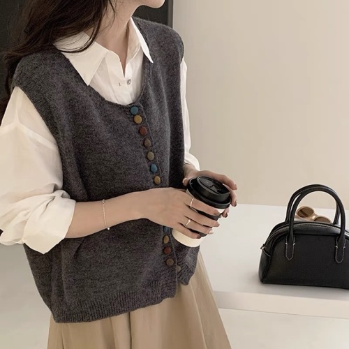 Designed colorful buttoned round neck knitted vest for women, versatile layering, autumn loose sleeveless sweater vest