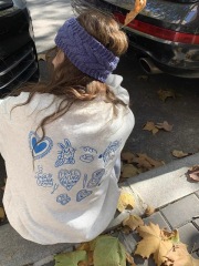 Cute graffiti print loose and versatile sweatshirt autumn and winter new commuter layered top