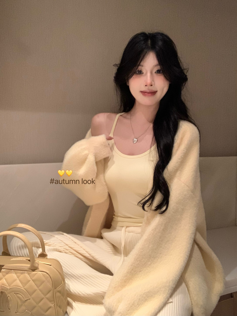 Actual shot of autumn and winter warm furry knitted sweater cardigan coat soft waxy slim flared knitted pants