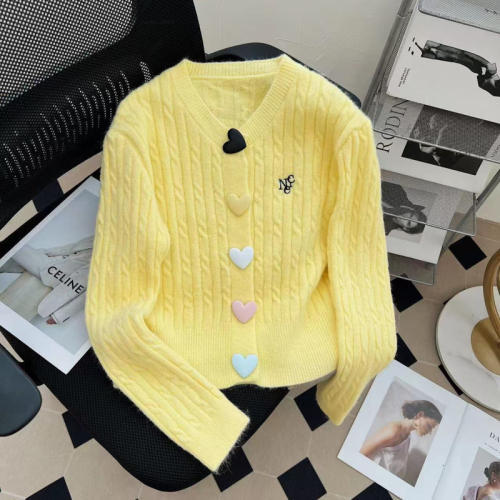 Real shot of spring and autumn gentle design niche knitted sweater cardigan for small women long-sleeved jacket top