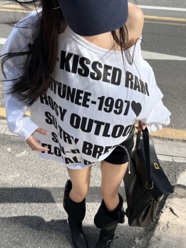 Off-shoulder letter printed long-sleeved T-shirt with one-shoulder loose top and thin sweatshirt with design