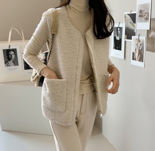 Korean chic2024 autumn and winter temperament lamb wool short coat vest and fur integrated vest