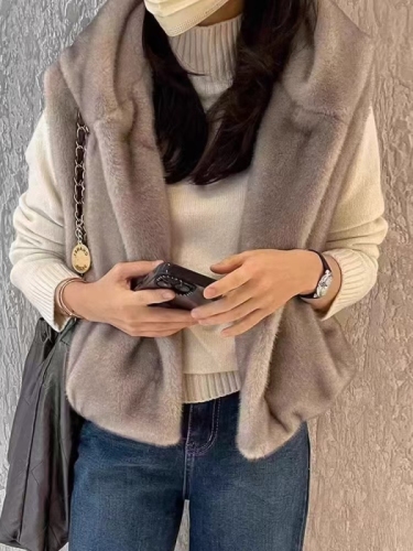 Generous and luxurious Korean Chic fur vest hooded mink fur loose waistcoat Korean style vest jacket