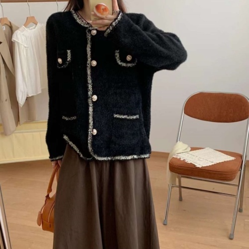 2024 autumn and winter new style pocket small fragrant knitted cardigan Korean version versatile temperament socialite imitation mink velvet sweater jacket