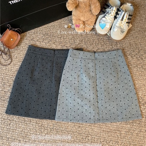 Actual shot of 2024 autumn and winter new style small fragrant imitation wool skirt, versatile and slimming, small love gray skirt