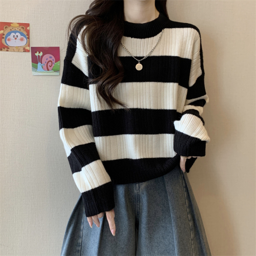 Actual shot of new Korean style loose round neck contrast color sweater and sweater