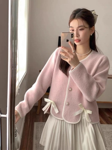 Autumn and winter new style French style small fragrance contrasting mink velvet cardigan with temperament and design sense of bow and western style age-reducing top