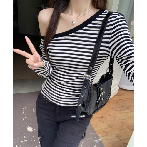 Pure Desire Black and White Striped Off-Shoulder Long-Sleeved T-Shirt for Women in Early Autumn Hot Girls Sexy Slim Short Sweet Spicy Off-the-Shoulder Top