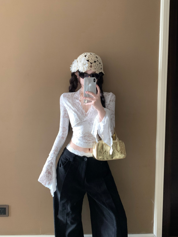 Popular design v-neck lace inner shirt