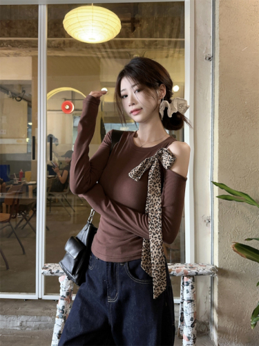 Actual shot ~ Retro leopard print off-shoulder short slim fit long-sleeved knitted bottoming T-shirt