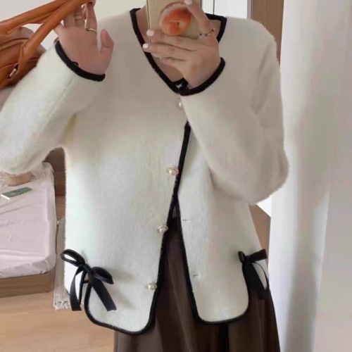 Autumn and winter new style French style small fragrance contrasting mink velvet cardigan with temperament and design sense of bow and western style age-reducing top