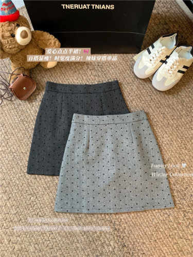 Actual shot of 2024 autumn and winter new style small fragrant imitation wool skirt, versatile and slimming, small love gray skirt