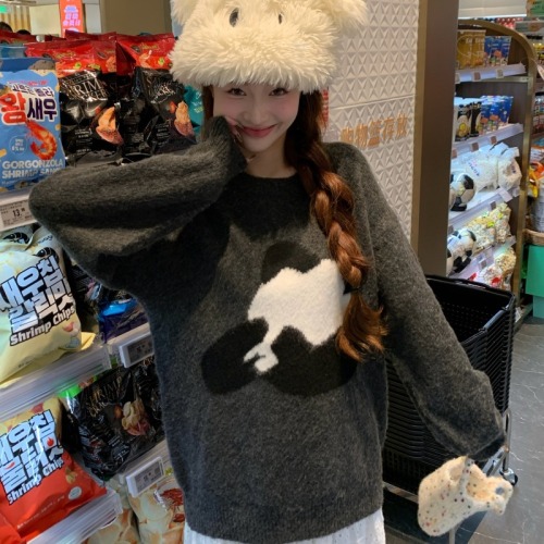 Real shot of 2024 autumn and winter cute age-reducing panda ins style loose round neck pullover furry knitted sweater