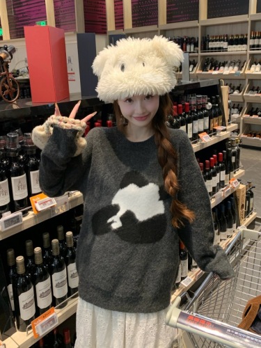 Real shot of 2024 autumn and winter cute age-reducing panda ins style loose round neck pullover furry knitted sweater