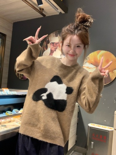 Real shot of 2024 autumn and winter cute age-reducing panda ins style loose round neck pullover furry knitted sweater