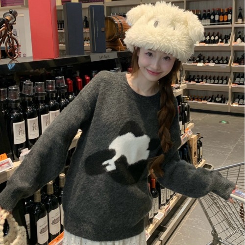 Real shot of 2024 autumn and winter cute age-reducing panda ins style loose round neck pullover furry knitted sweater