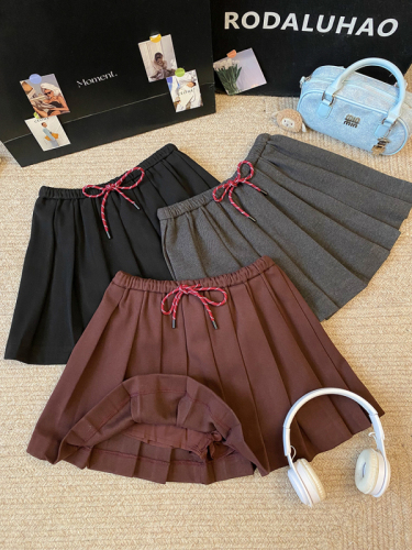 Real shot of autumn pleated skirt, fashionable woolen drawstring elastic waist, versatile and age-reducing, slimming, anti-exposure short skirt for women