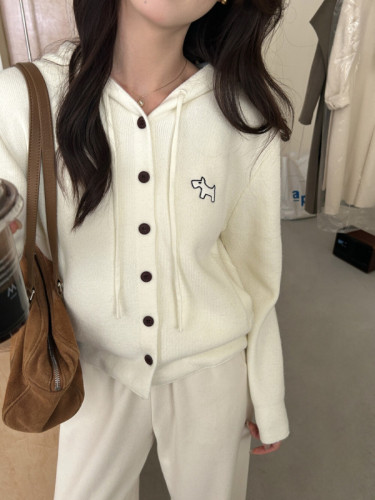 2024 Autumn New Sweet Style Embroidered Cardigan Sweater Jacket Women's Loose Lazy Knitted Sweater Solid Color