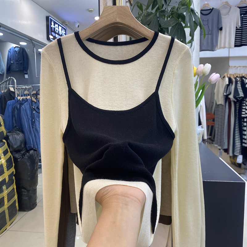 Color-blocking strap knit top for women, 2024 autumn/winter stylish and unique youthful fashion design, pseudo-two-piece base layer top