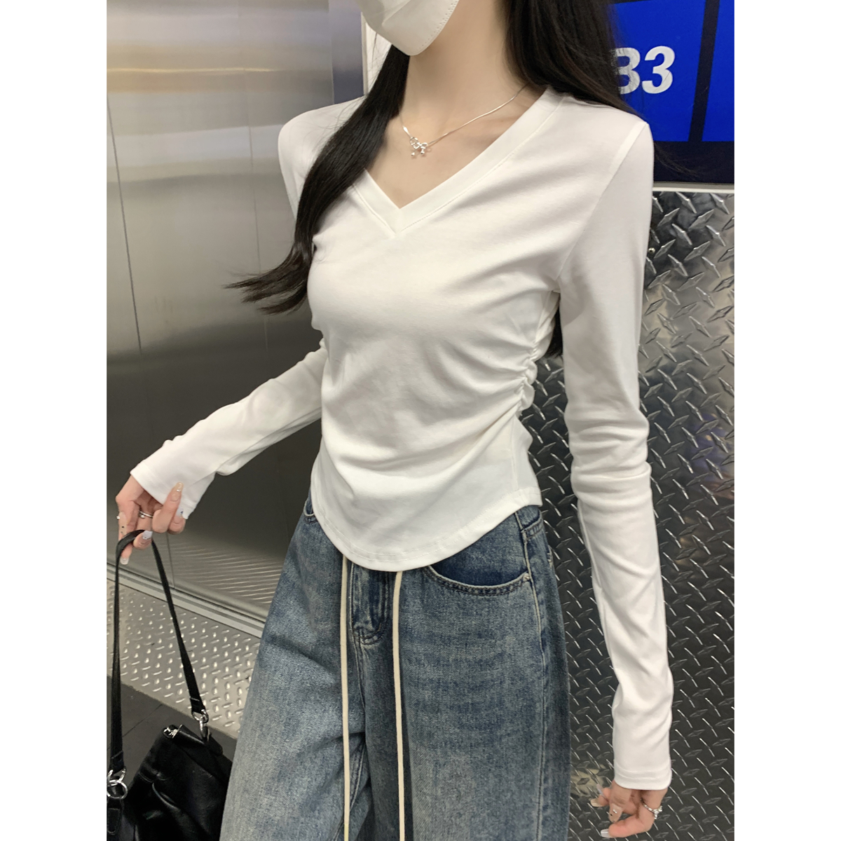 Actual shot of autumn and winter Korean style slim V-neck pleated simple and versatile solid color bottoming long-sleeved T-shirt top