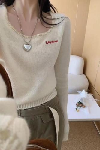 Real shot of super nice square neck knitted sweater for women, new slim fit inner layering shirt, short right shoulder top