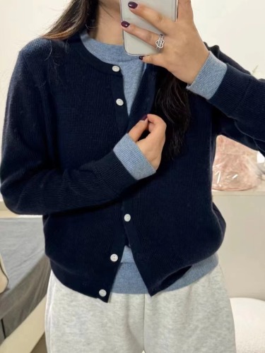 Navy blue fake two-piece sweater for women, spring style, unique and beautiful top, designed with a tea-like fragrance