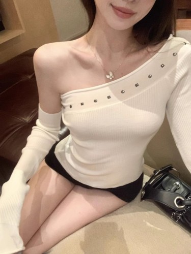 Sweet hot girl sexy one-shoulder sleeve top for women in autumn and winter American y2k knitted bottoming shirt with slanted shoulder sweater