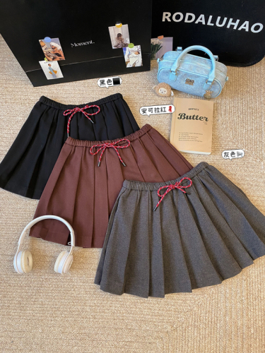 Real shot of autumn pleated skirt, fashionable woolen drawstring elastic waist, versatile and age-reducing, slimming, anti-exposure short skirt for women